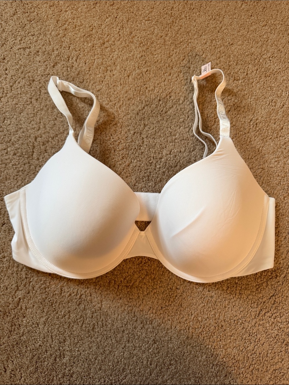 NWT Victoria’s Secret lightly lined T-Shirt Bra - White